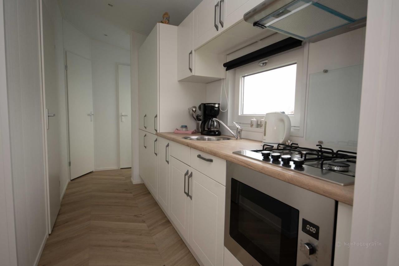 Chalets Op Minicamping Dorpszicht Gapinge Exterior photo