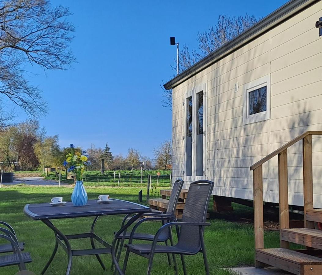 Chalets Op Minicamping Dorpszicht Gapinge Exterior photo